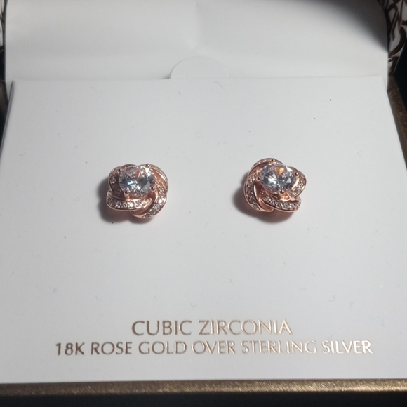 Earings - Picture 2 of 3